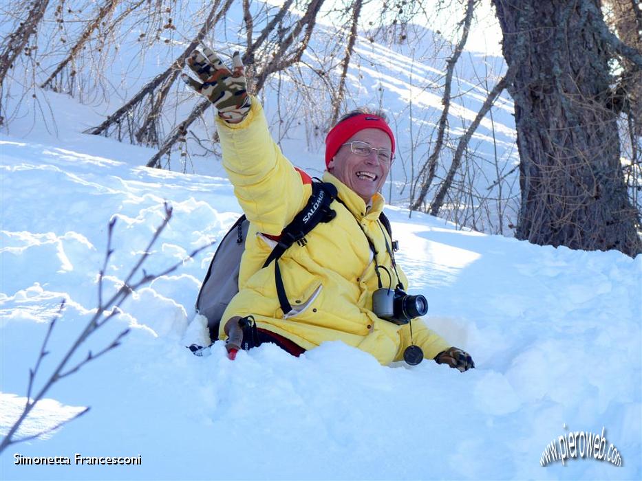 29 Piero affonda nella neve.JPG